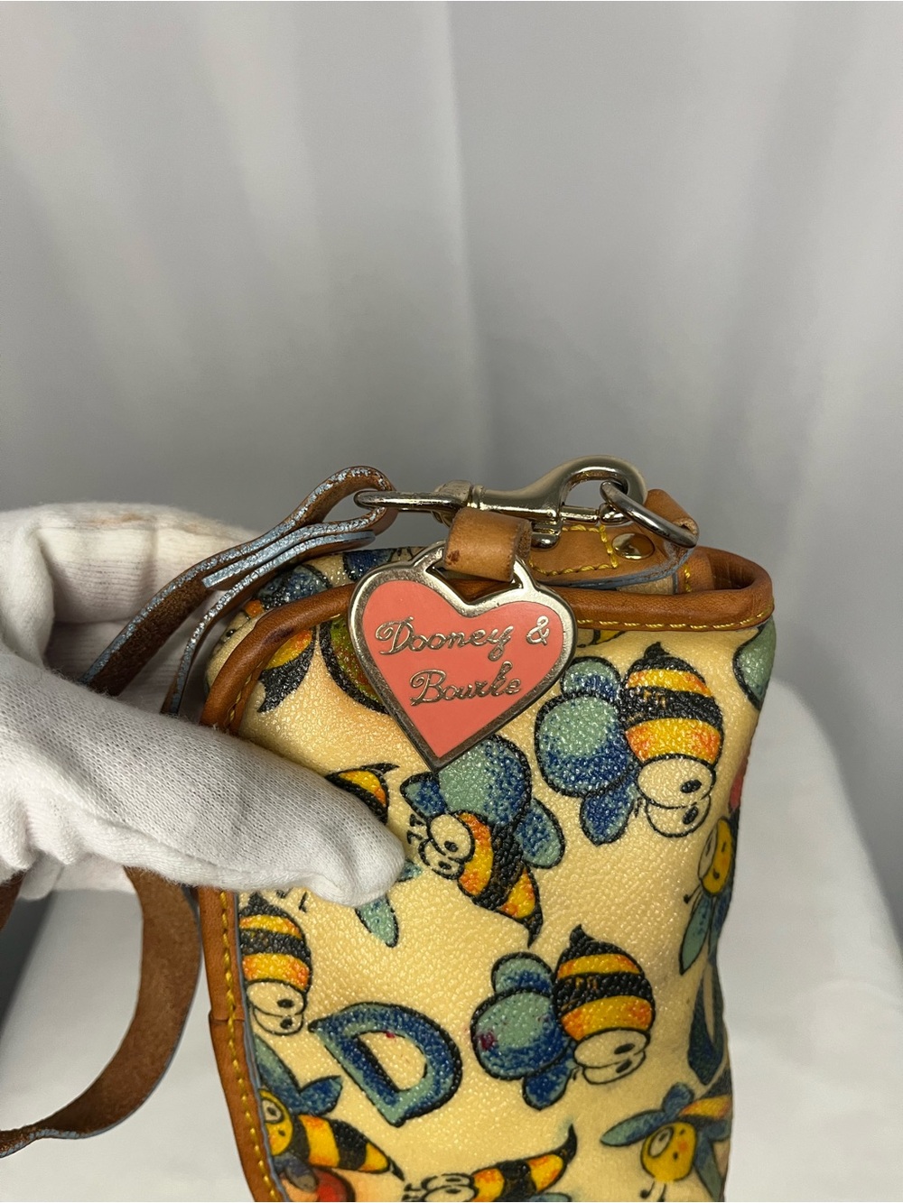 Y2K Dooney & Bourke Yellow Bee Print wristlet - Picture 5 of 7